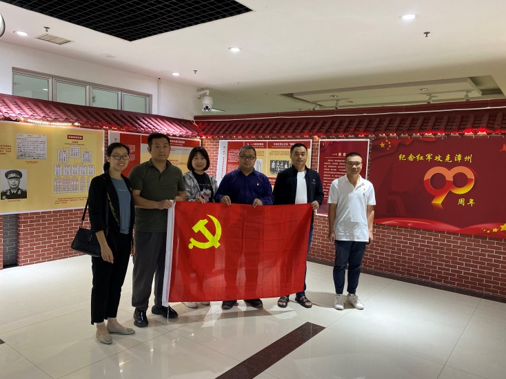 说明: C:\Users\asus\Desktop\tyc41183太阳成集团机关党委“听、读、观、展、品、践”六维模式 掀起学习宣传贯彻党的二十大精神热潮\学报党支部参观“红军攻克漳州90周年”图片展.png